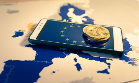MiCA Düzenlemesi Kripto Sirketlerine Lisans Al veya Çik Isharetini Veriyor
