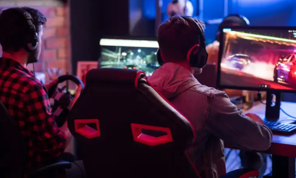 2 kids playing video games