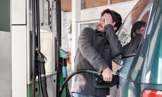 Consumer Sentiment Sinks on Iran-Driven Inflation Fears
