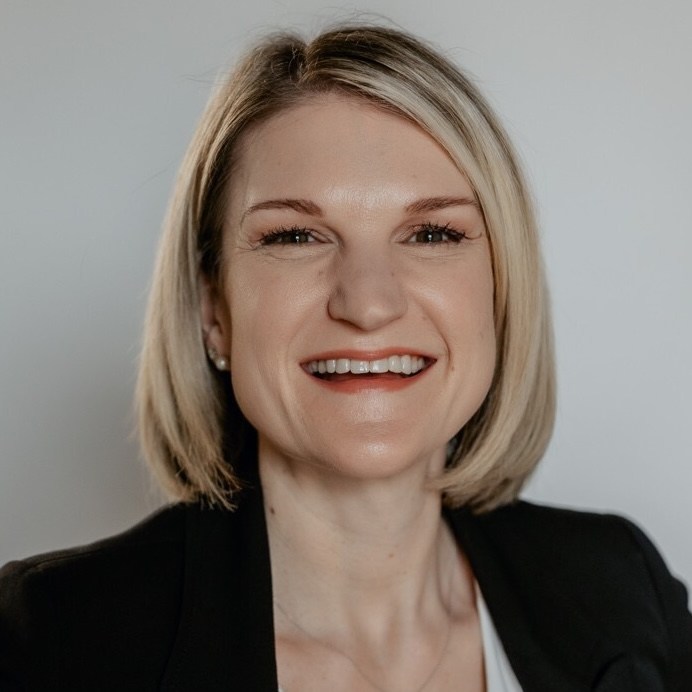 Elizabeth Wadsworth headshot