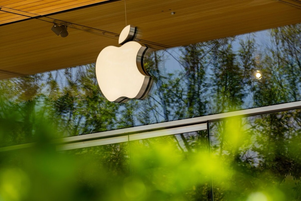 Apple Opens Early Settlement Discussions With DOJ