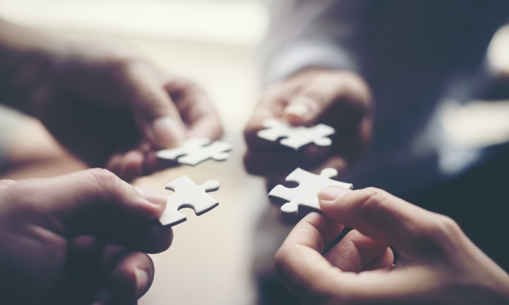Hand holding jigsaw puzzles, Business partnership concept.