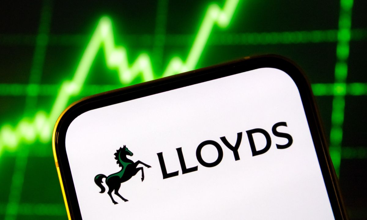 Lloyds and Visa Speed Up Cross-Border Payments With Stablecoin Settlement