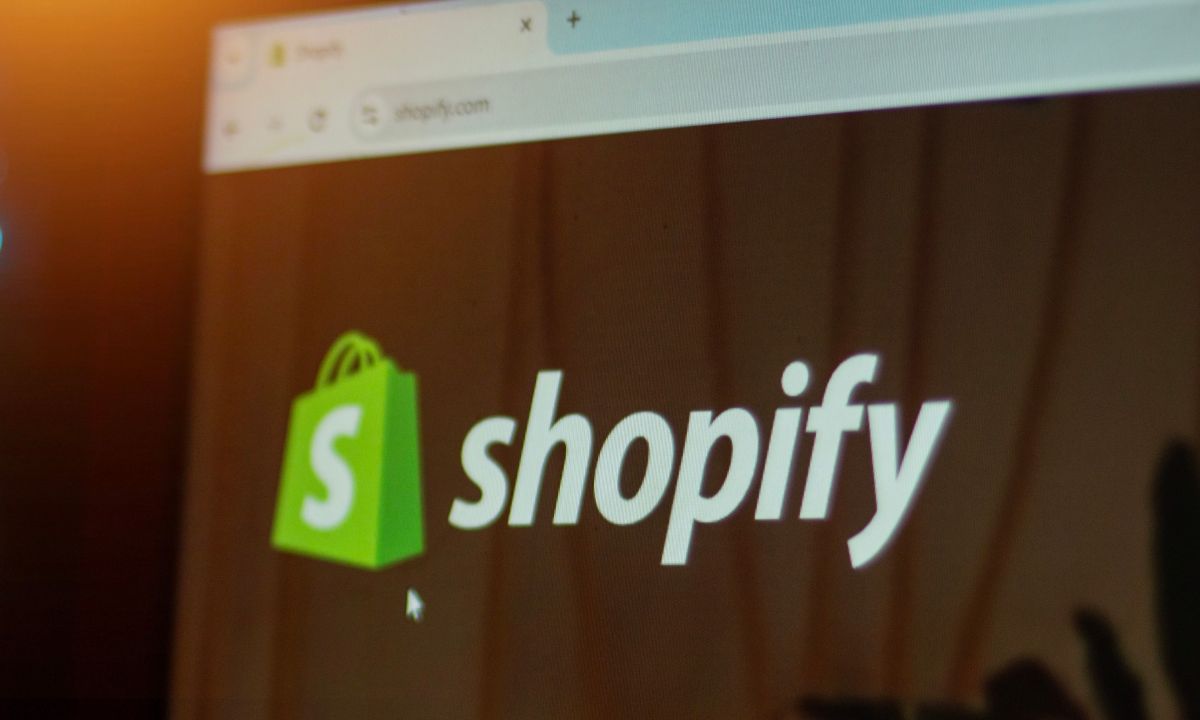 Shopify Opens Store Checkouts to AI Agents